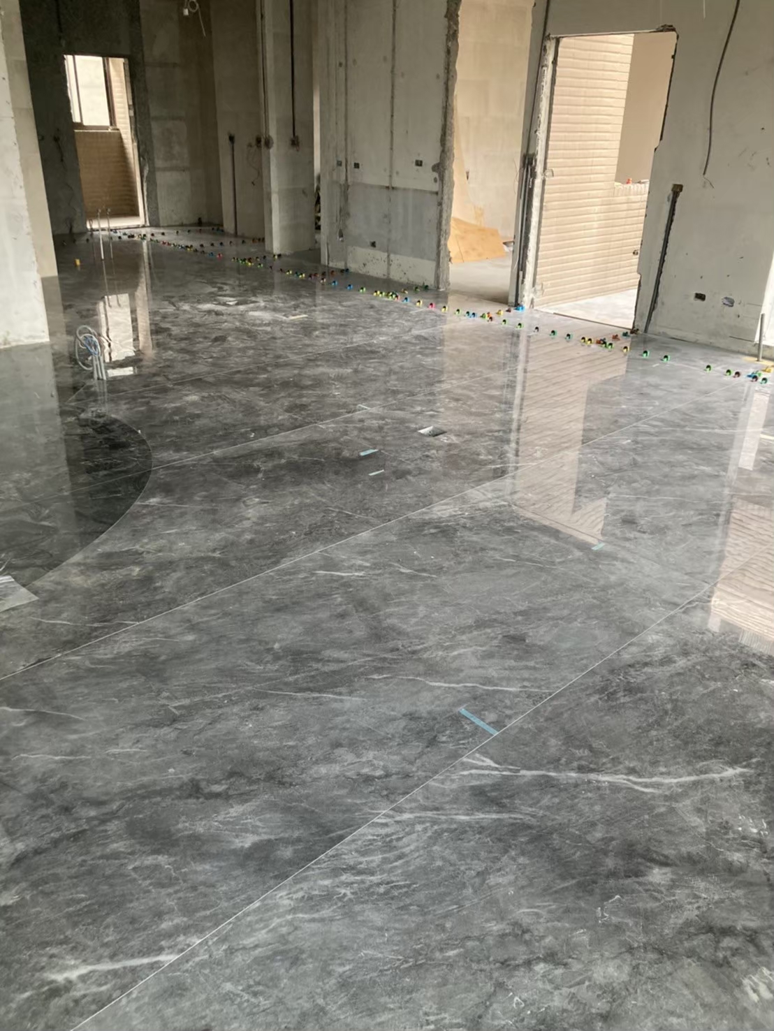 薄板施工專家-客廳地